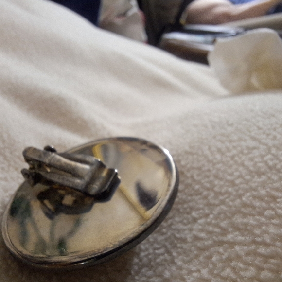 Fashion Earrings Faux pearl silver tone clip-on earrings made in USA 🇺🇸 - Picture 7 of 7